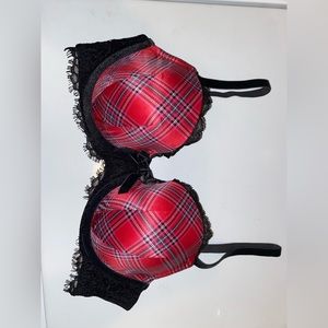 Plaid VS bra